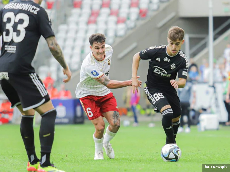 Miał być sporym talentem, a skończył przyspawany do ławki. Zimovski odchodzi z Radomiaka!