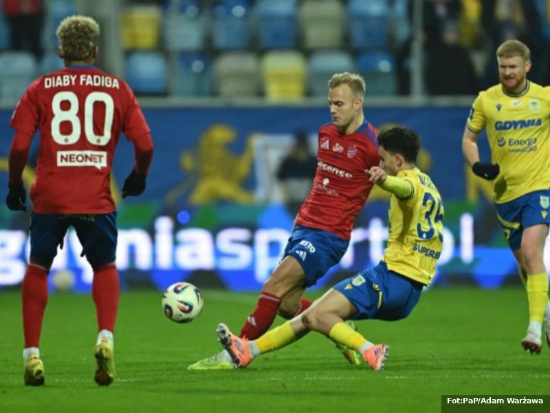 Pojedynek ucznia, który nie przerósł mistrza.  Raków wpływa do Gdyni i wygrywa 4-1!