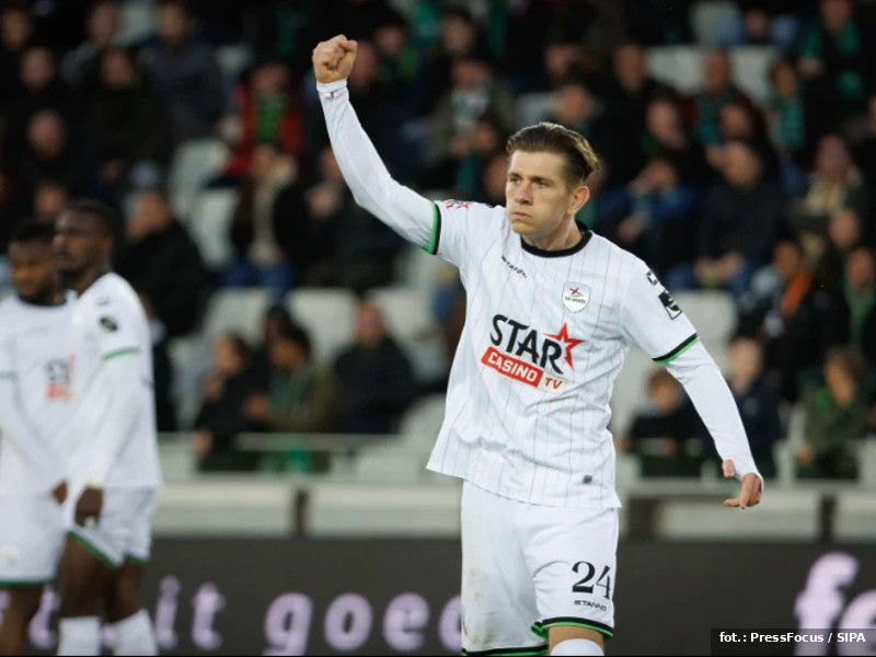 Media: Łukasz Łakomy na stałe w Belgii. Rozegrał odpowiednią ilość meczów.