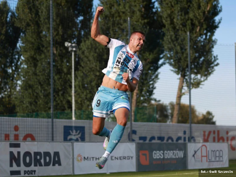 Media: Z Betclic 2. Ligi do Ekstraklasy? Sensacyjny transfer Pogoni!