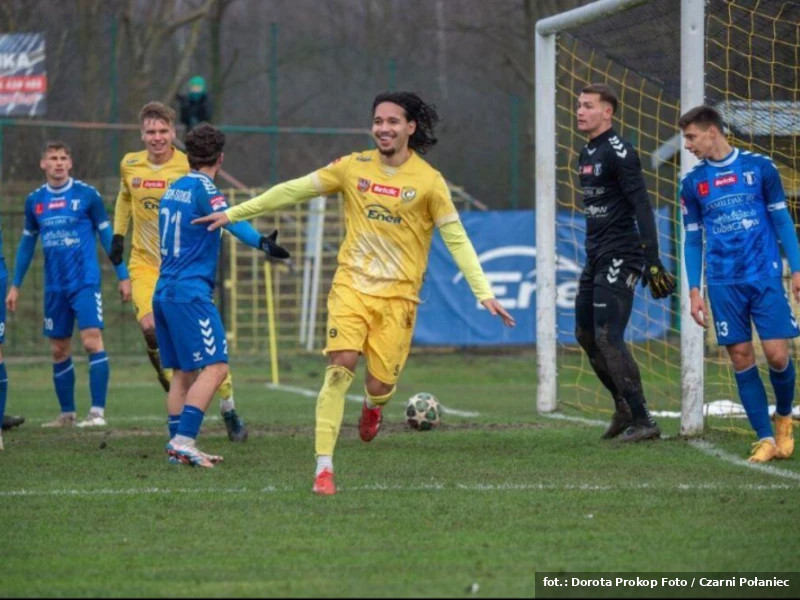 Ruch i Polonia zainteresowane piłkarzem z 3. ligi. Jesienią wykręcał świetne liczby.