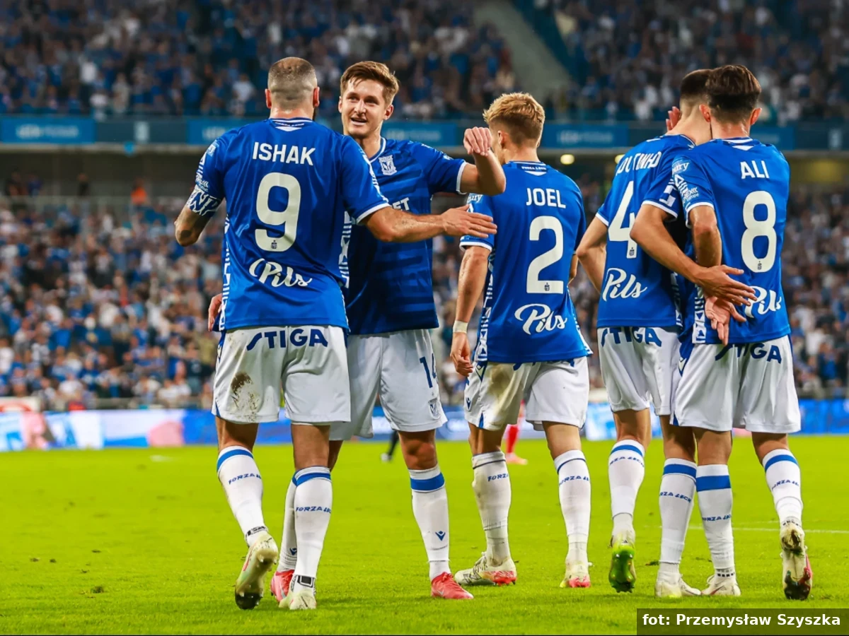 Polskie kluby poznały rywali w Lidze Konferencji. Kto rywalem Lecha i Jagiellonii?