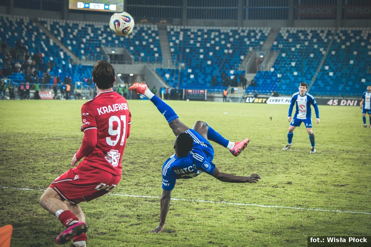 Kontrowersyjne decyzje w meczu Ekstraklasy. Ekspert zabrał głos.