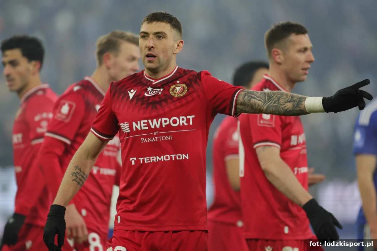 Przemyślana strategia, czy świadome ryzyko – co z linią ofensywną Widzewa Łódź?