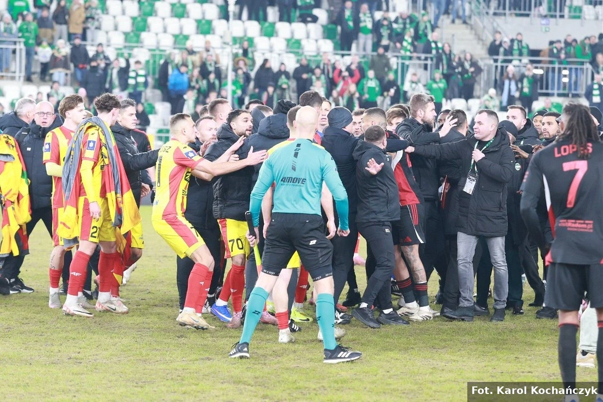 SZOK w czasie świętej wojny! Ucierpiał pracownik Korony. Co tak naprawdę się wydarzyło?!