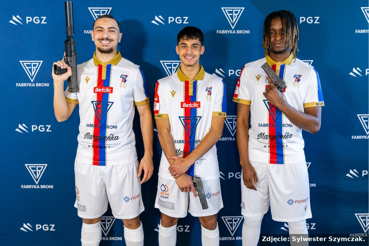 Trzecioligowiec zaskoczył! Nietypowa sesja zdjęciowa.