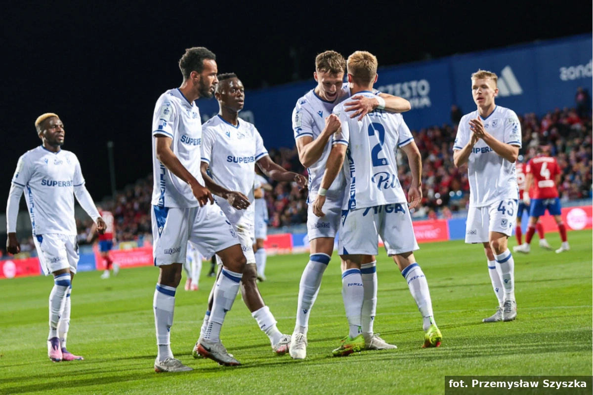 Wielkie granie przy Bułgarskiej! Lech i Raków w walce o lidera.