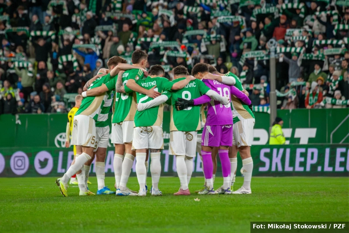 Czy Lechia zgarnie kolejne punkty u siebie? Mecz z Piastem już w poniedziałek.