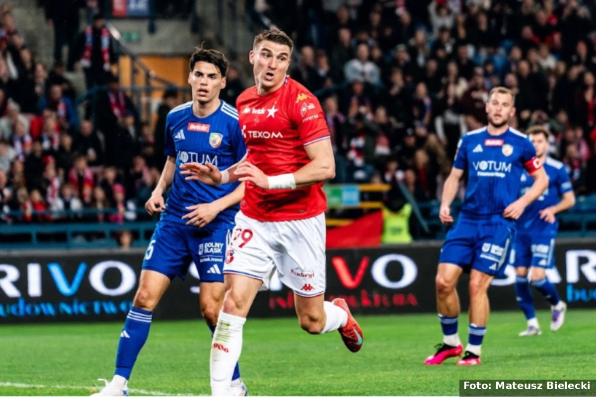 Napastnik Wisły Kraków otwiera nowy biznes