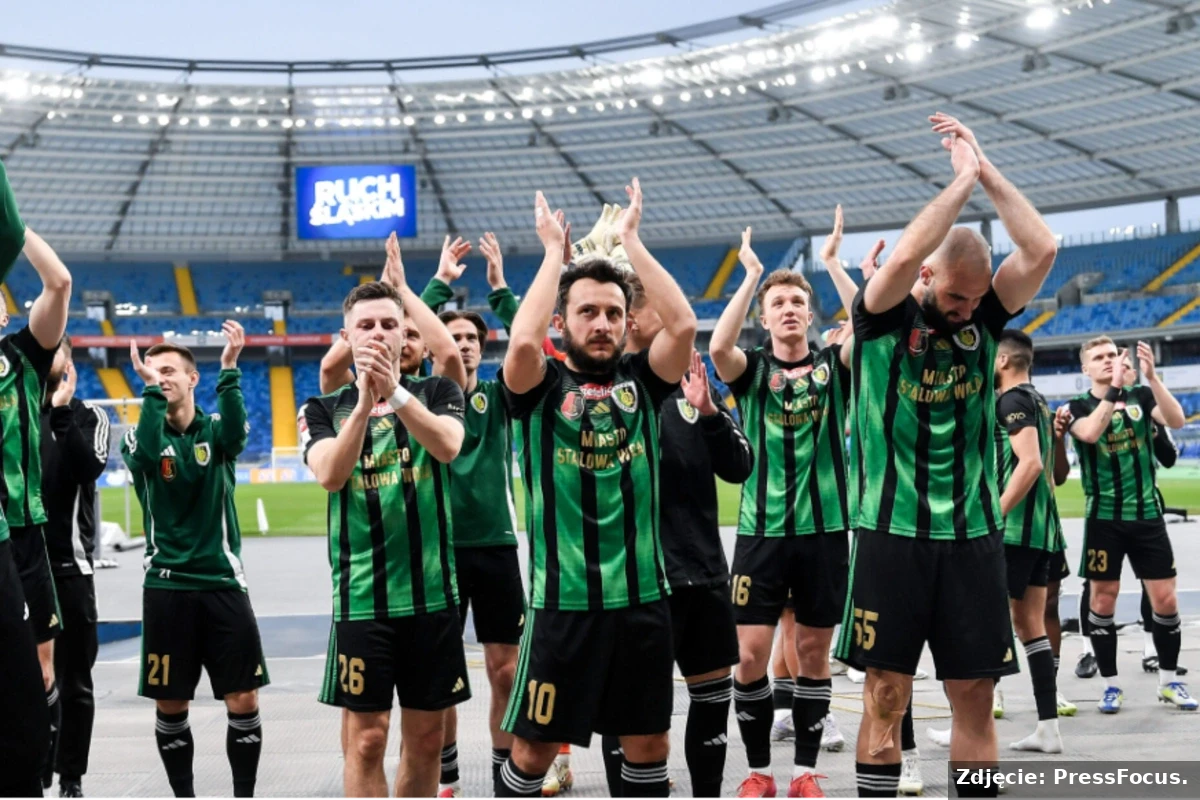 Roszady w drugoligowcu. Nowy trener, nowy asystent