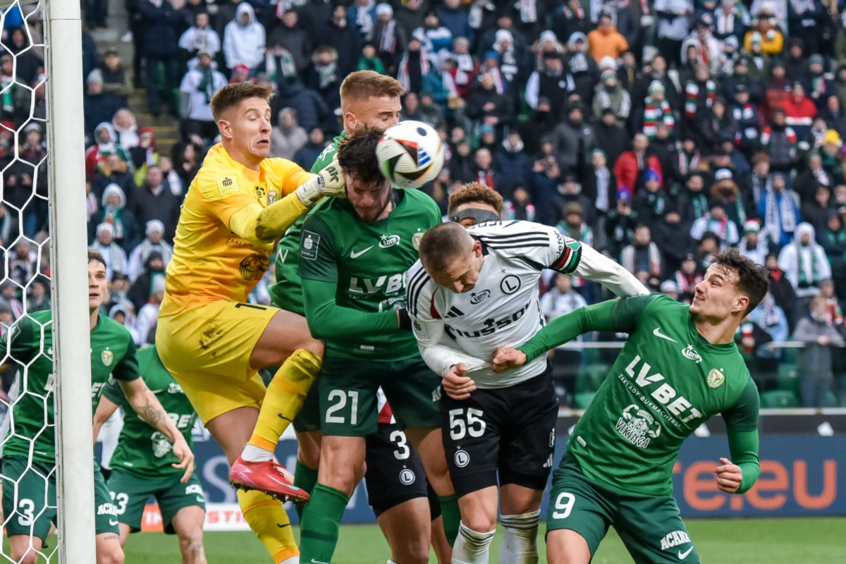 Legia Warszawa – Śląsk Wrocław. Lider kontra beniaminek. Kto sięgnie po trzy punkty?