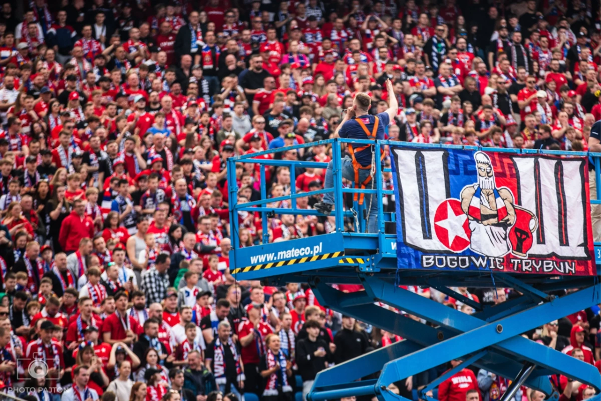 Wisła Kraków zadała decydujący cios w doliczonym czasie! Biała Gwiazda pokonuje Wrocławian